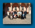 Il gruppo degli iscritti nel chiostro del monastero
